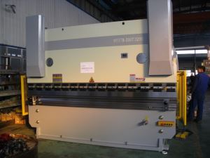 NC hüdrauliline metalli painutamine masinad 200 tonni