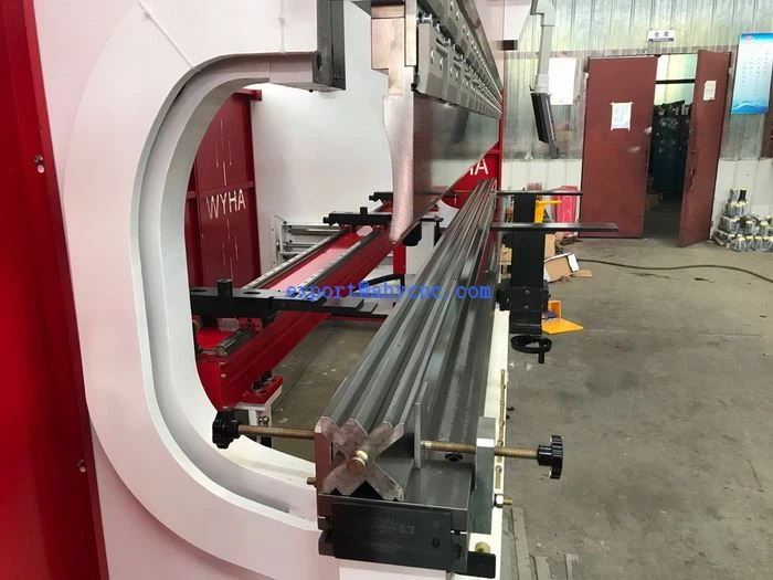 AHYW China Yawei 300T4M thick metal material bending machine DELEM DA52S