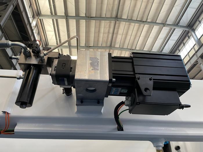 Servo motor drive hydraulic pump press brake 4m metal bending machine delem da66t